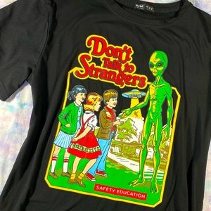 Romwe • Don’t Talk To Strangers Safety Education Alien Tee